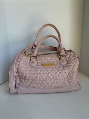 Betsy Johnson, baby pink Quilted Satchel Handbag embroidered lips- gold Hardware